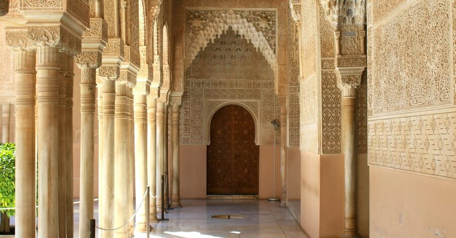 Granada: Alhambra & Nasrid Palaces Small Group Guided Tour - What you gain from a local guide (and how to get the most out of it)