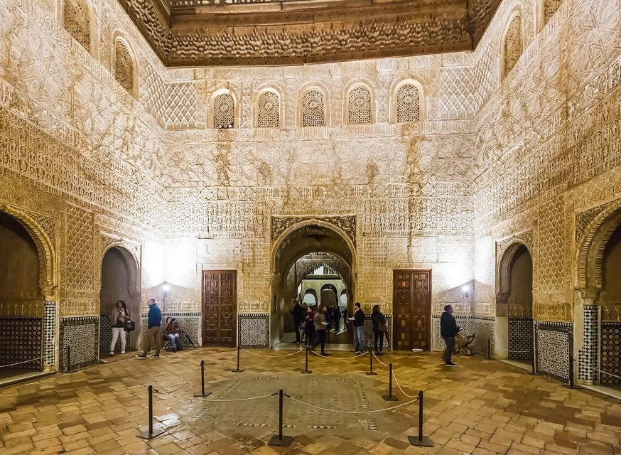 Granada: Alhambra & Nasrid Palaces Tour with Tickets - Final Call: Should You Book This Alhambra Tour?
