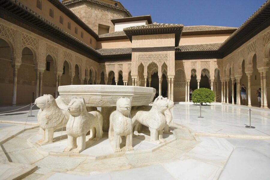 Granada: Alhambra Small Group Tour with Nasrid Palaces - Alcazaba of the Alhambra: the fortress walk and big-position thinking