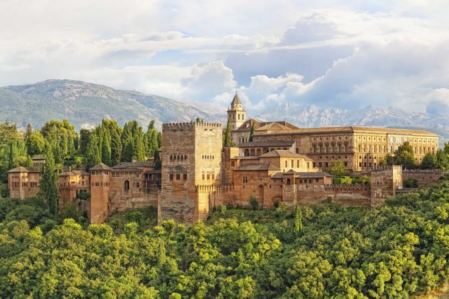 Granada: Alhambra Small Group Tour with Nasrid Palaces - The small-group feel: why the guides matter