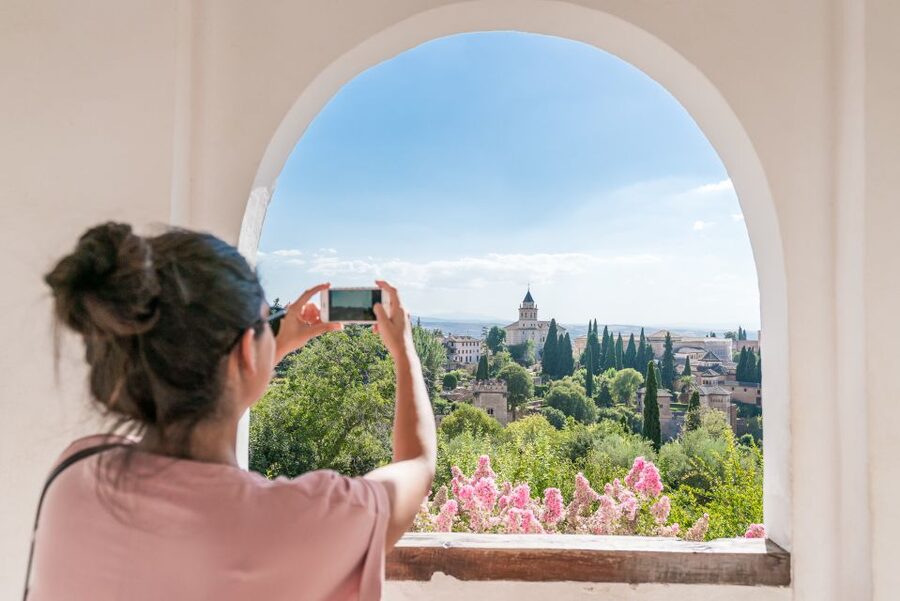 Granada: Alhambra Ticket and Guided Tour with Nasrid Palaces - Generalife Palace and Gardens: where the pace slows down
