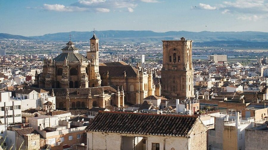 Granada: Cathedral and Royal Chapel Private tour with ticket - Granada Cathedral: Gothic Bones, Renaissance Flair, Baroque Drama
