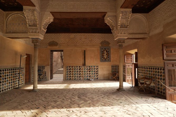Granada Day Trip with Alhambra and Albaicin Tour from Seville - Price and Logistics: What You Pay, and What You Must Confirm