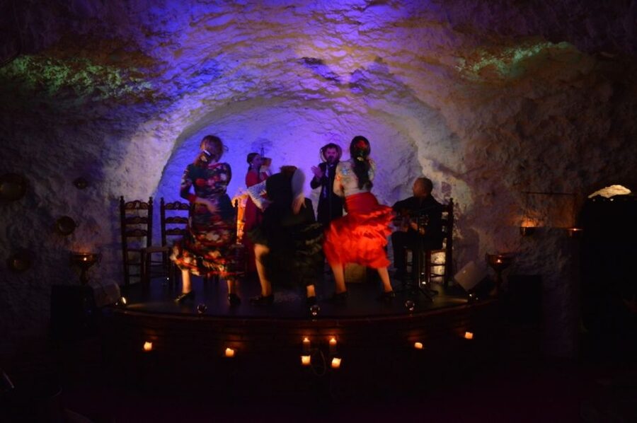 Granada: Flamenco Show at Templo del Flamenco with Drink - Seats, sound, and sightlines: how to get the best view