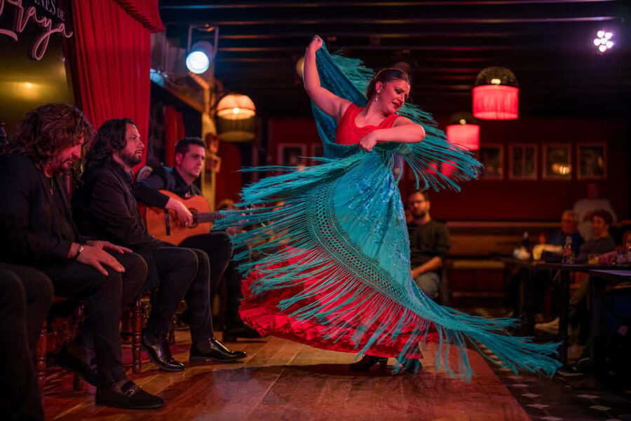Granada: Flamenco Show in Albayzín - Jardines de Zoraya - Flamenco in Granada’s Albayzín, two minutes from San Nicolás