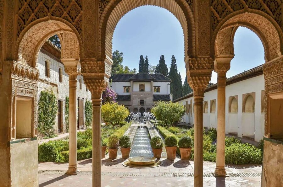 Granada: Full Alhambra Premium Guided Tour with Tickets - El Partal and the Generalife: where the tour breathes again