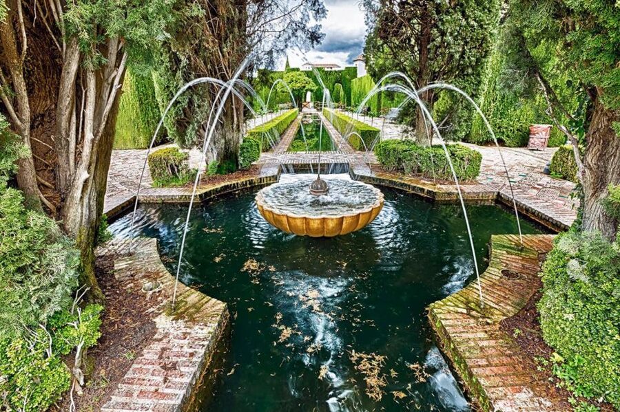 Granada: Full Alhambra Premium Guided Tour with Tickets - Preferential entry and small-group comfort inside the complex