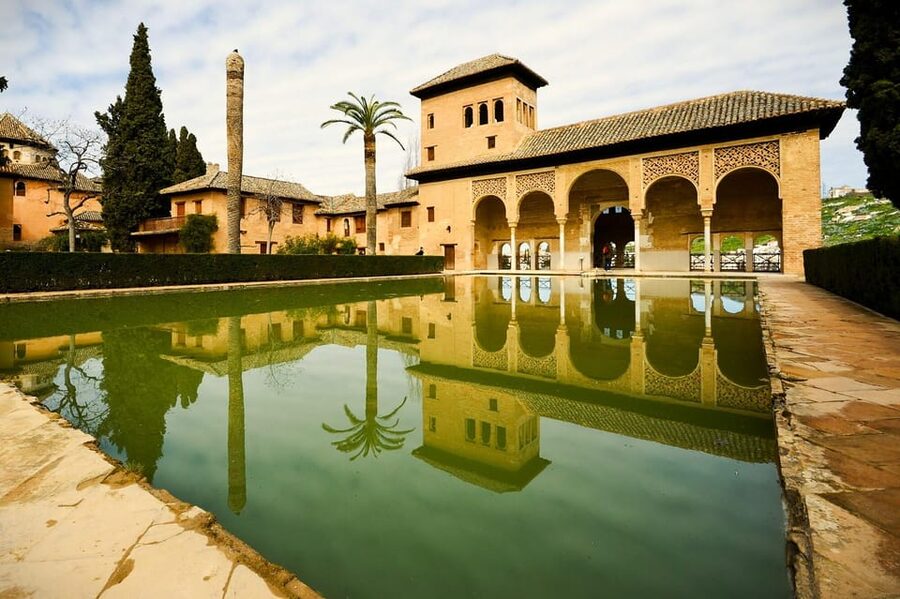 Granada: Full Alhambra Premium Guided Tour with Tickets - Nasrid Palaces in 1 hour: courtyards and rooms you actually remember
