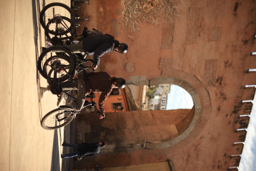 Granada: Highlights & Viewpoints eBike Tour with Tapas Break - The tapas break in a public square, with drinks and music