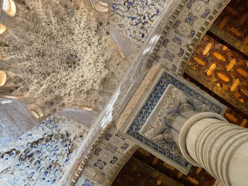 Granada: Last minute ticket Alhambra Tour - Generalife gardens: the 14th-century break you will feel in your feet