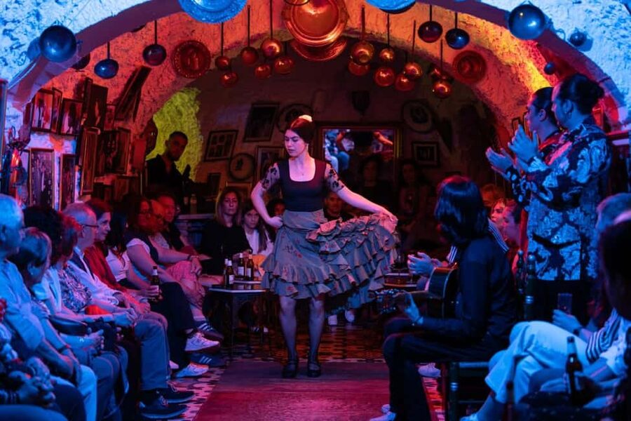 Granada: Los Amayas Cave Flamenco Show in Sacromonte - Inside Cueva Flamenca Los Amayas: Sacromonte cave flamenco in a 60-seat room