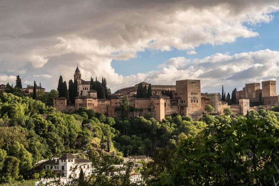 Granada: Los Amayas Cave Flamenco Show in Sacromonte - Sacromonte cave views: Generalife and Alhambra at night