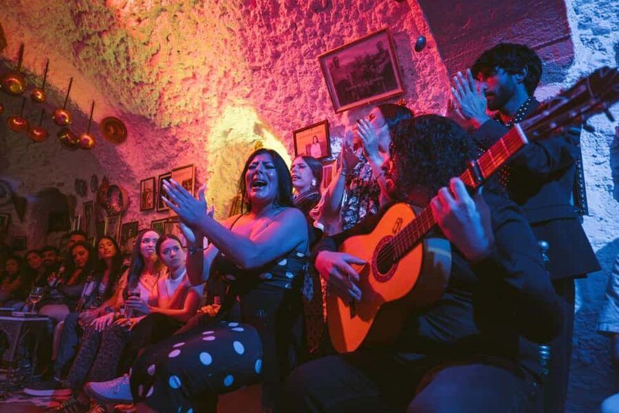 Granada: Los Amayas Cave Flamenco Show in Sacromonte - Drinks included, food not guaranteed, and how to handle the cave heat