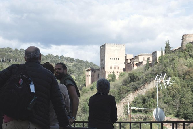 Granada's Hidden Treasures: Albayzin and Sacromonte Walking Tour - Albaicín walking lanes, squares, and the UNESCO connection you can actually see