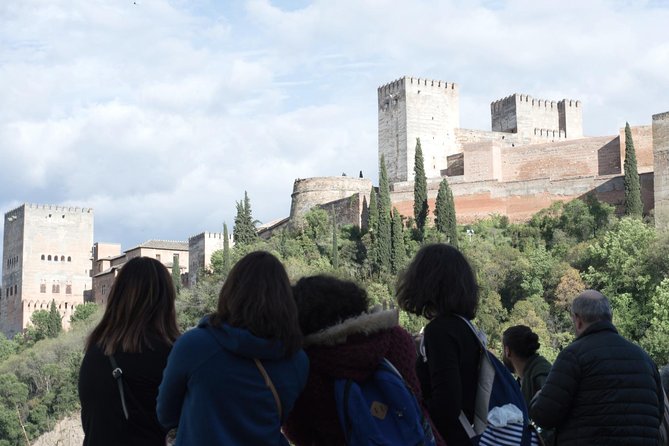 Granada's Hidden Treasures: Albayzin and Sacromonte Walking Tour - Paseo de los Tristes for your final photo run and easy tapas follow-up