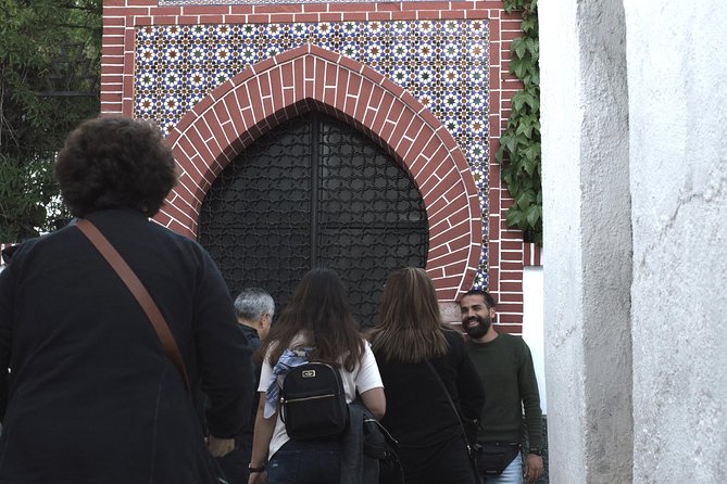 Granada's Hidden Treasures: Albayzin and Sacromonte Walking Tour - Who should book this walking tour, and who should think twice