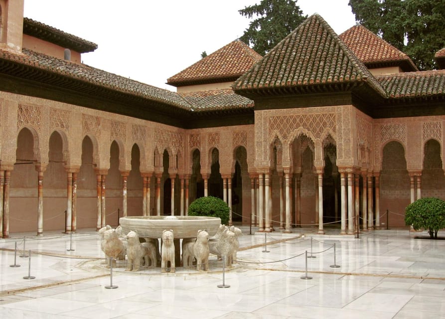 Granada: Tour of Alhambra, Generalife, and Nasrid Palaces - Meeting at P.º de la Sabica, and what to expect before you go in