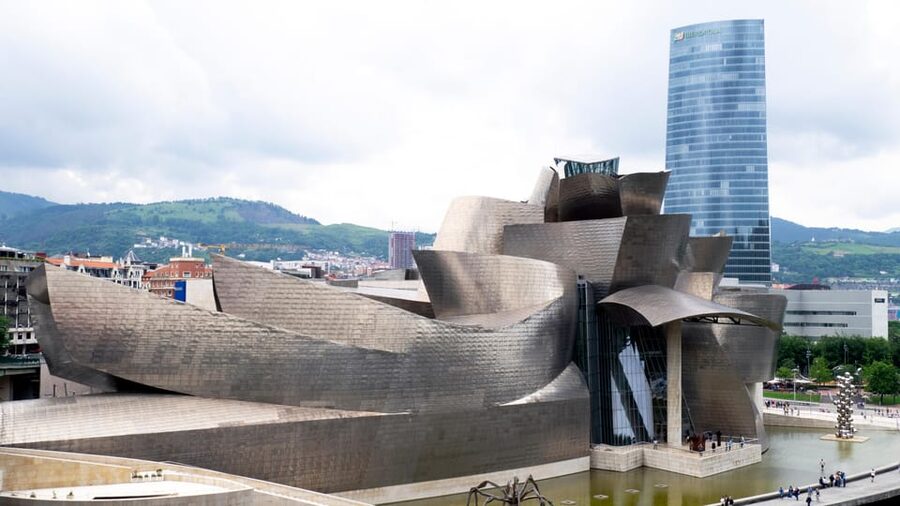 Guggenheim: Art explained by artists - Practical details that help you enjoy the tour more