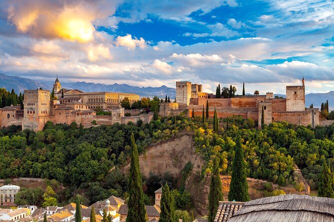 Guided Walking Tour of the Alhambra in Granada - Stop 2: Nasrid Palaces and the Patio de los Leones