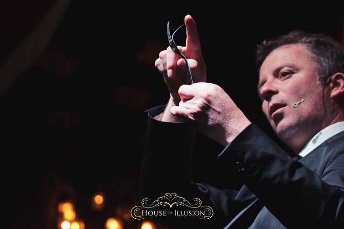 House of Illusion Magic Show with Drinks - What to expect from the staff and the flow of service