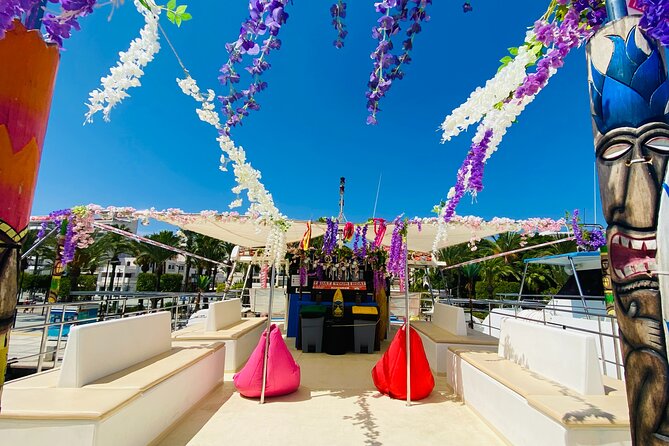 Ibiza Beach Hopping Cruise with Paddleboards, Drinks and Food 6h - Food and drinks onboard: lunch buffet plus a real bar setup