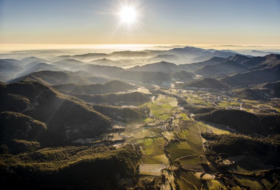 La Garrotxa Volcanoes Half-Day Hot Air Balloon Flight - The 1.5-Hour Flight: How the Pilot Finds the Right Route