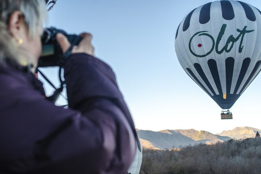 La Garrotxa Volcanoes Half-Day Hot Air Balloon Flight - Getting to Vol de Coloms and Why the Morning Starts Early
