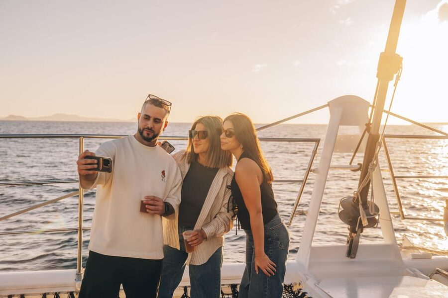 Lanzarote: Dolphin-Watching Sunset Cruise with Transfers - Guides and Crew: The Human Touch That Makes the Search Work