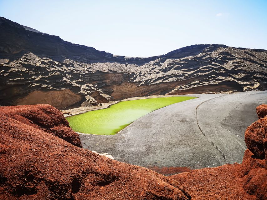 Lanzarote: Full-Day Island Highlights Tour - Haría Valley of 1000 Palm Trees and the La Geria wine stop