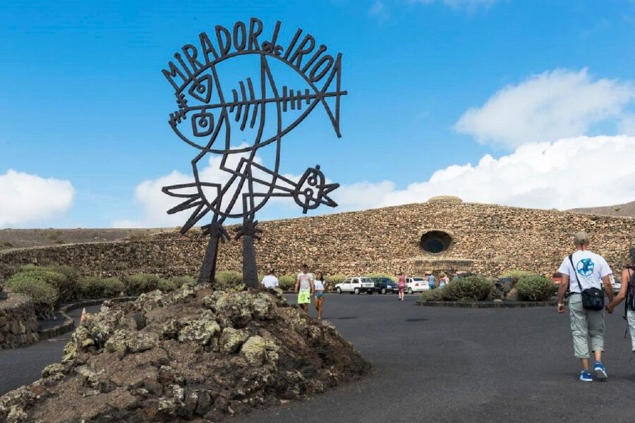Lanzarote: Northern Delights Tour - Omar Sharif house: rock-set caves and natural labyrinths