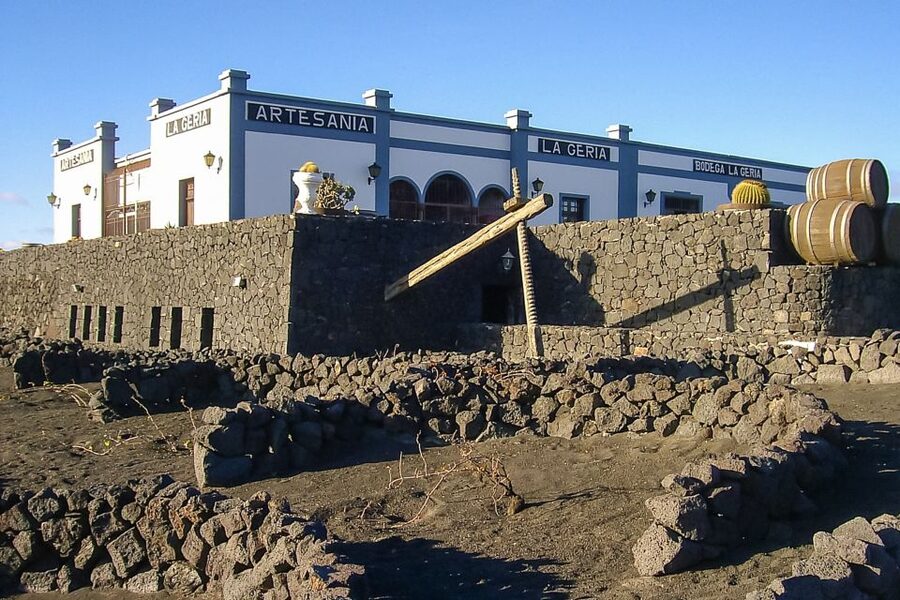 Lanzarote: Timanfaya Park and Jameos del Agua Full-Day Tour - Valley of 1000 Palms And Monte Corona: Quick Stops With Purpose