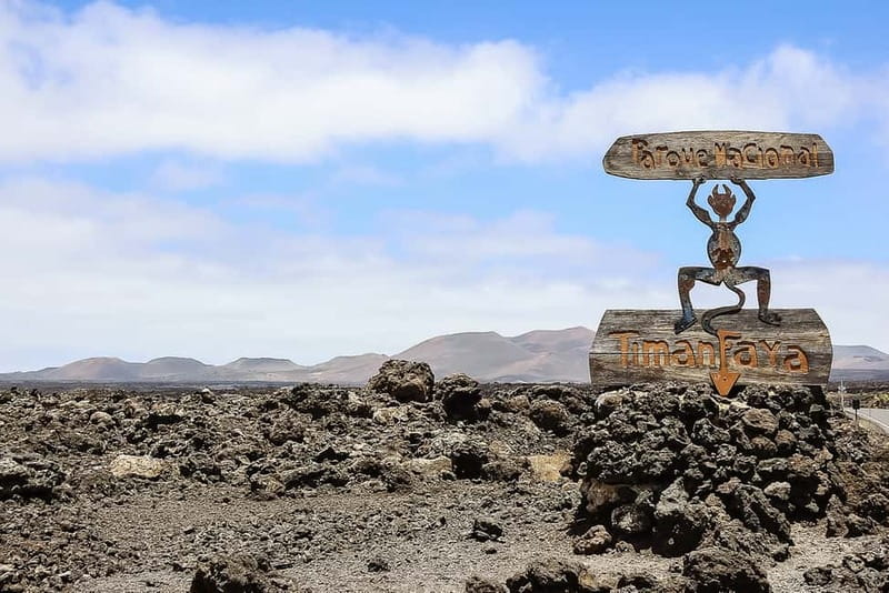 Lanzarote: Timanfaya Park, Jameos Agua, & Cueva Verdes Tour - Cueva de los Verdes: the lava tube walk, and what to expect underground