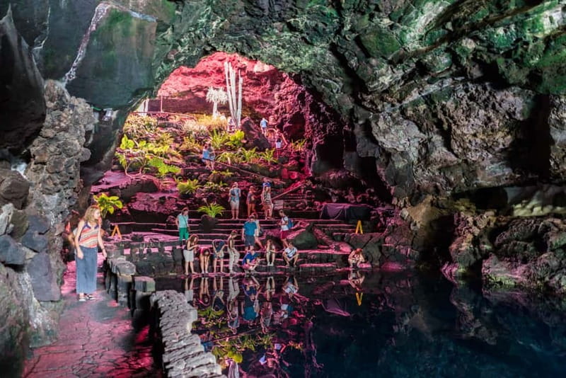 Lanzarote: Timanfaya Park, Jameos Agua, & Cueva Verdes Tour - Guides and drivers: where the experience can feel extra smooth