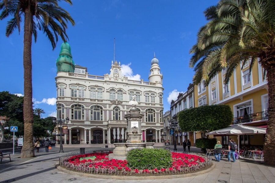 Las Palmas, Botanical Gardens and Bandama Volcano Tour - Las Canteras Beach and Alfredo Kraus area: where the day relaxes