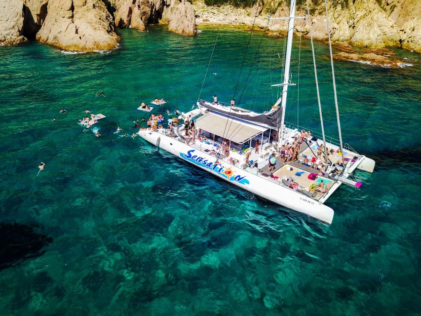 Lloret de Mar: Catamaran Sailing Cruise with BBQ and Drinks - BBQ Lunch on Board: What You Eat and How It Impacts the Day