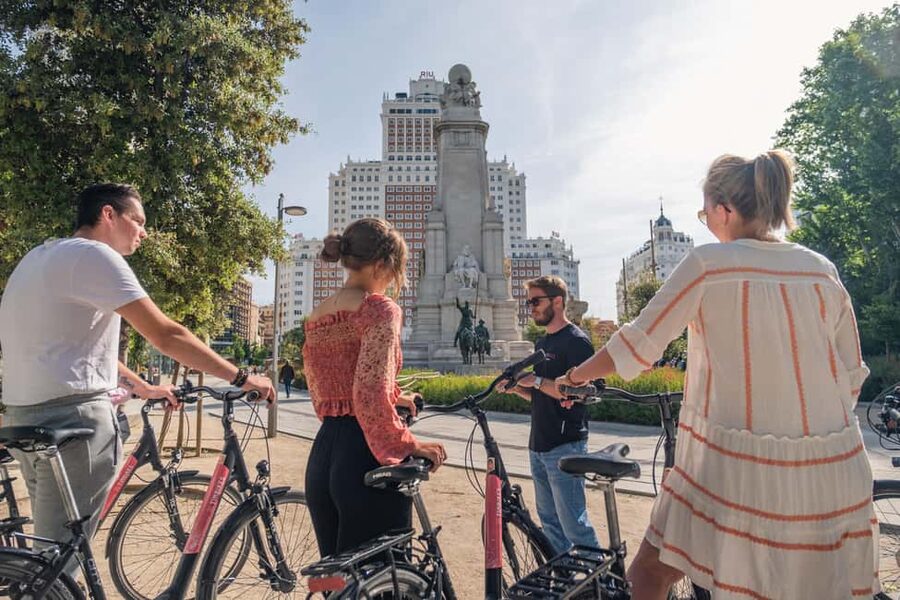 Madrid: 3 h. Guided Highlights Bike Tour with Optional Tapas - Key highlights that make this bike tour worth your time