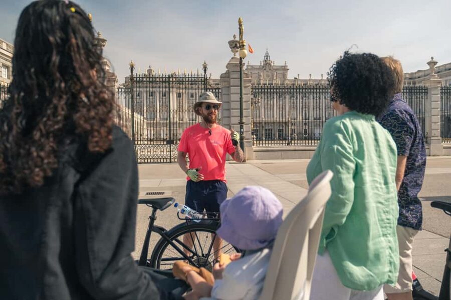 Madrid: 3 h. Guided Highlights Bike Tour with Optional Tapas - Plaza de Oriente and the statue stories behind the Royal Palace vibe