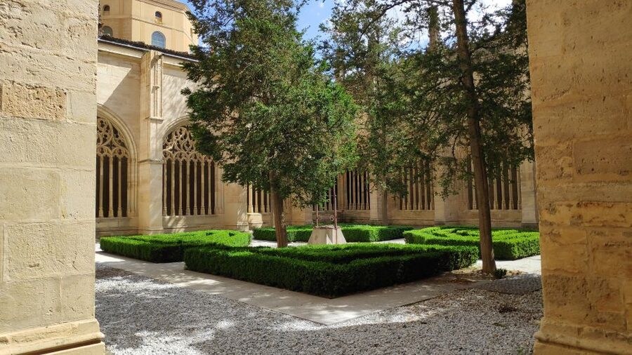 Madrid: Avila and Segovia Day Trip with Tickets to Monuments - Alcazar of Segovia: the castle-palace shape everyone recognizes