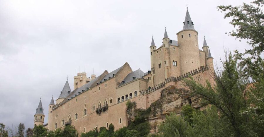 Madrid: Avila and Segovia Day Trip with Tickets to Monuments - Meeting spot, what the bus day feels like, and how to prepare