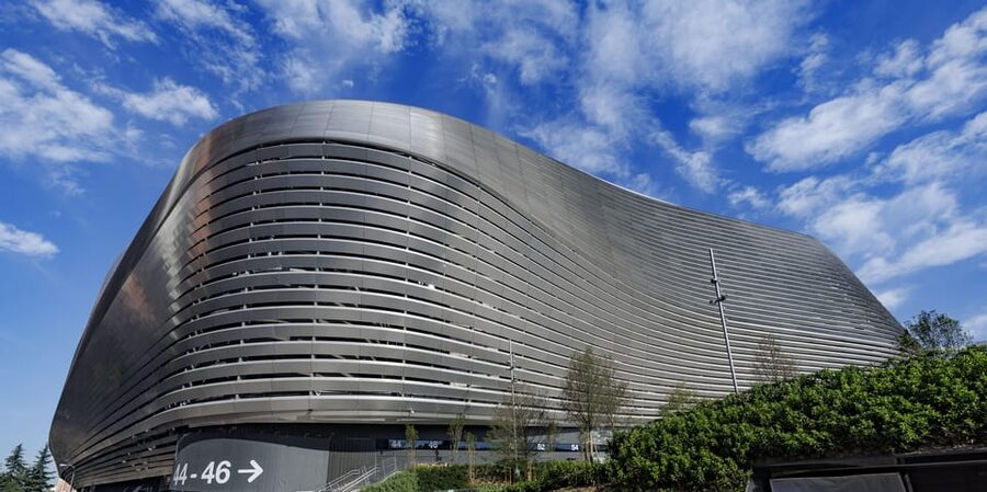 Madrid: Bernabéu Stadium Guided Tour With Megafan Upgrade - Upgrade choices: megafan small group versus private tour