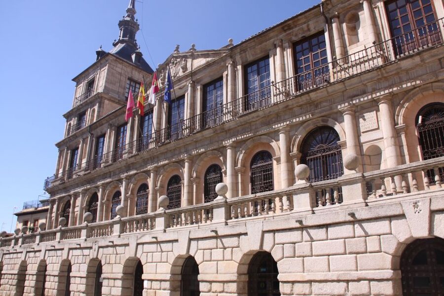 Madrid: Full-Day Guided Tour of Toledo with Cathedral Visit - Guides and headsets: the difference between a nice day and a great one
