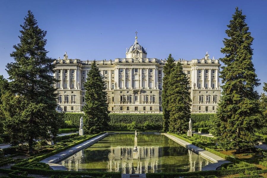 Madrid: Guided Tour of the Royal Palace with Fast Access - The art and artists angle, Tiepolo, Sabatini, and Giaquinto