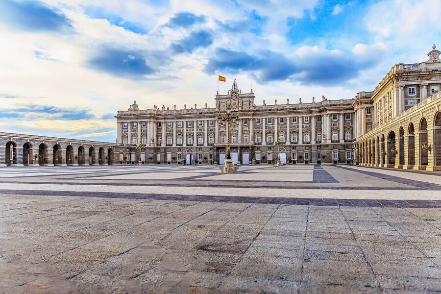 Madrid: Guided Tour of the Royal Palace with Fast Access - Who should book this Royal Palace guided tour