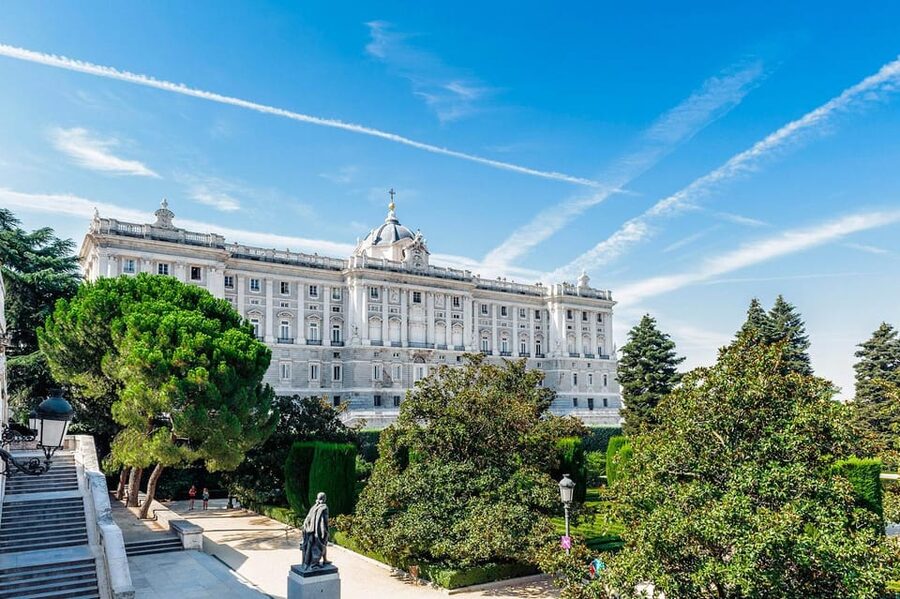 Madrid: Guided Tour of the Royal Palace with Fast Access - Where you meet, what the tour setup feels like, and how to not stress