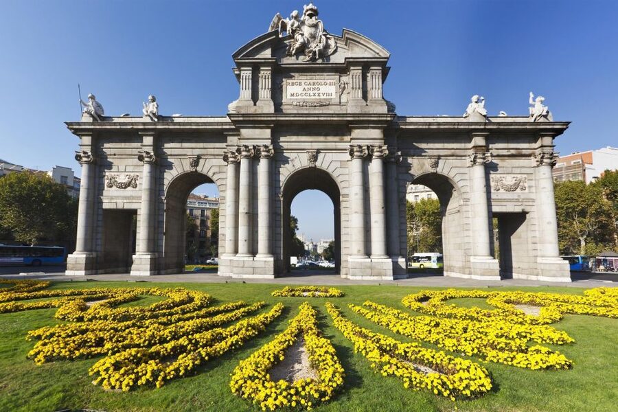 Madrid: Iconic Retiro Park Segway Tour - Cecilio Rodríguez Gardens and the peacock moment