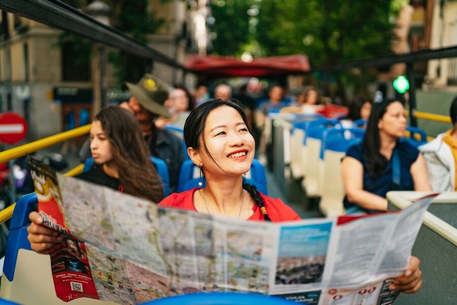 Madrid: Panoramic Route City Tour - The Summer Night Option: Historic Madrid Lit Up From the Blue Route