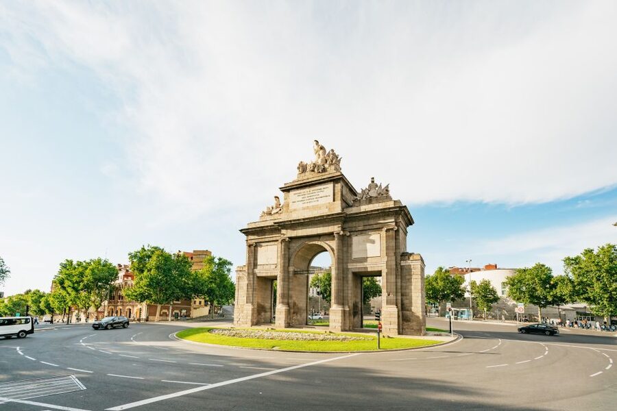 Madrid: Panoramic Route City Tour - Two More Extras: The Tip-Based Walking Tour and La Quimera Drink