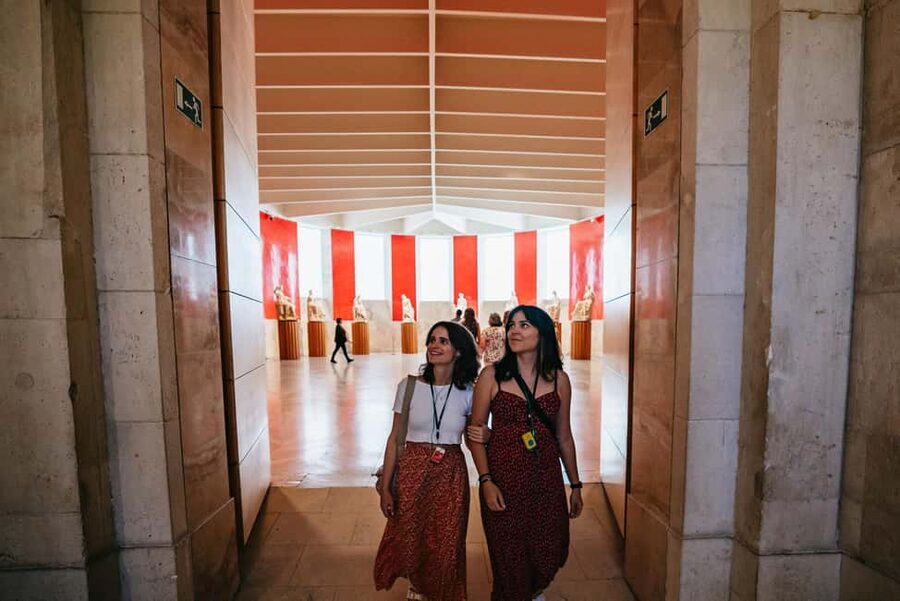 Madrid: Prado Museum Guided Tour with Skip-the-Line Ticket - Meeting at Fuente de Neptuno: getting started without stress