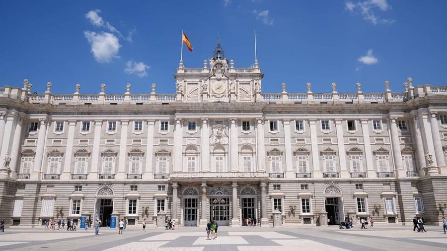 Madrid: Royal Palace Guided Tour with Entry Ticket - Guide quality matters, and the bilingual format can be a plus