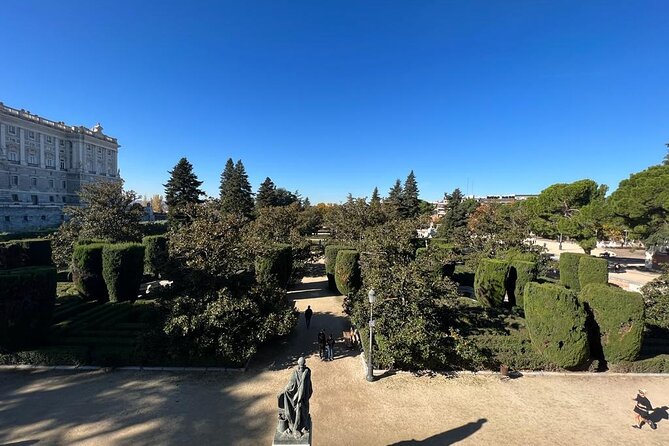 Madrid: Royal Palace Guided Tour with Skip the Line Ticket - The Palace Scale Problem: 3,418 Rooms and Your 2-Hour Reality Check